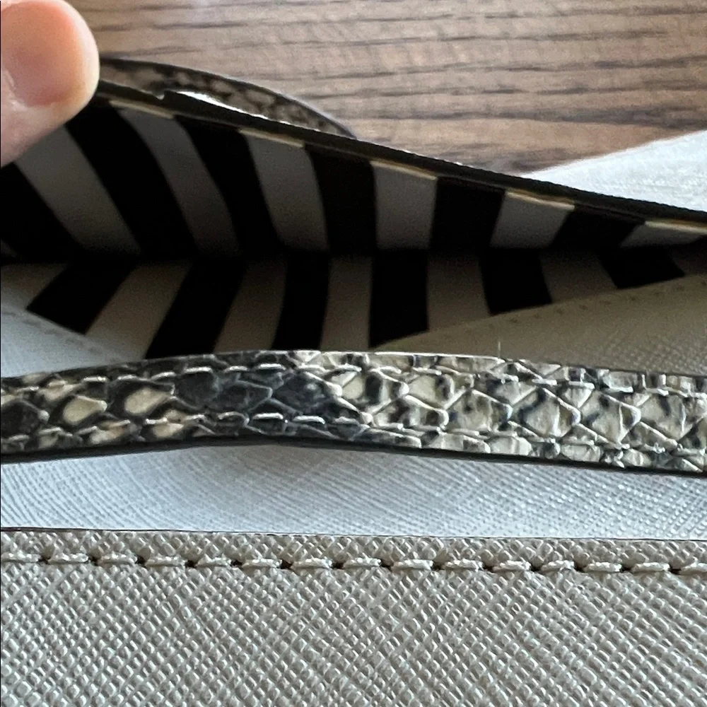 Henri Bendel Light Grey Crossbody Bag with Patterned Strap - Picture 6 of 6